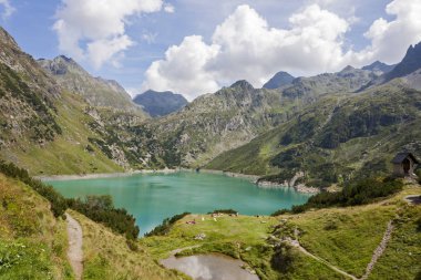 Il Lago del Barbellino, bacino suni durum sopra Valbondione, in alta Valle Seriana, somurtkan Prealpi Orobie Bergamasche.