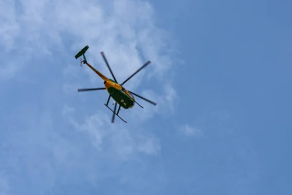 Helicóptero Envolvido Busca Por Desaparecimento — Fotografia de Stock