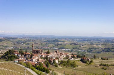 Castiglione Tinella, Piedmont üzüm bağları, havadan görünümü.