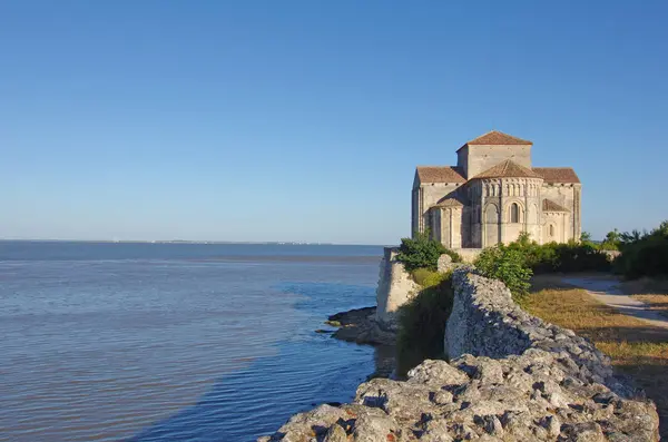 Iglesia Sainte Radegonde Encuentra Suroeste Francia Tiene Vistas Estuario Gironda — Foto de Stock