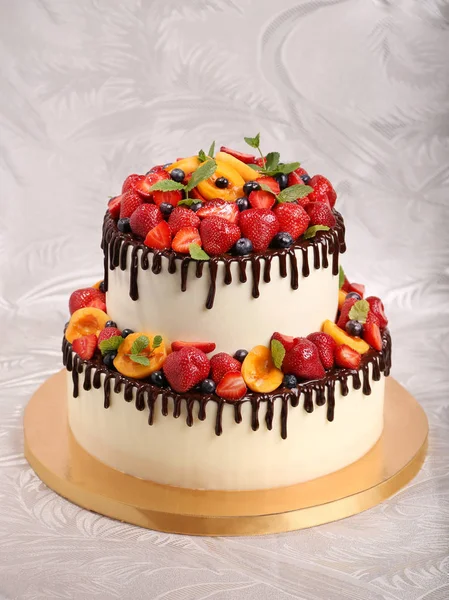 Homemade Cake Fruit Decoration Strawberry Peaches Blueberry Chocolate — Stock Photo, Image