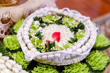 Düğün töreni Tayland için çiçek tepsi kutsal iplik