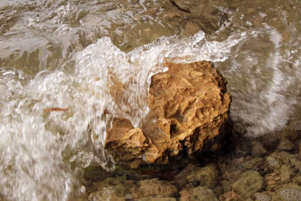 Close Shot Water Hits Rock — Stock Photo, Image