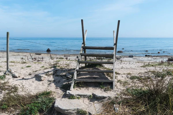 Wooden stile across a fence by the coast in summertime — Stock Photo, Image