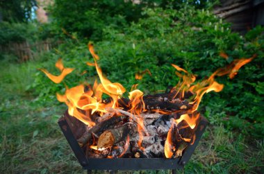 ahşap arka plan yeşil yanıyor