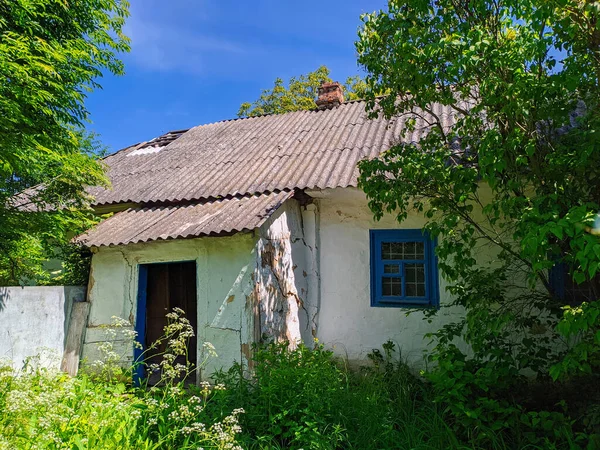 Ukrayna Köyünde Terk Edilmiş Eski Evler — Stok fotoğraf