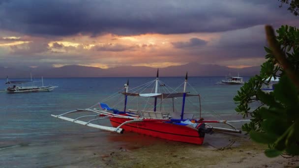 Φιλιππινέζων Σκάφος Φόντο Του Ουρανού Ηλιοβασίλεμα — Αρχείο Βίντεο