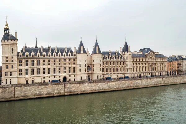 Seine River Embankment Paris Overlooking Clock Tower Conciergerie Castle Former — Stock Photo, Image