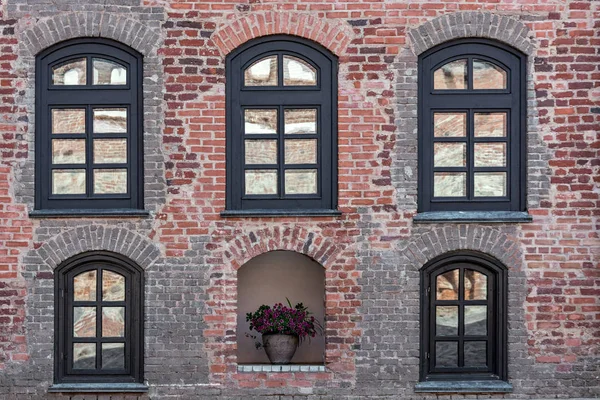 Fragment Wall Mir Castle Made Red Brick Windows Niche Flowers — Stock Photo, Image