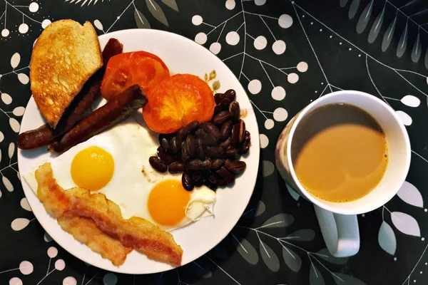 Plate Breakfast Consisting Scrambled Eggs Ham Sausages Beans Nearby Cup — Stock Photo, Image