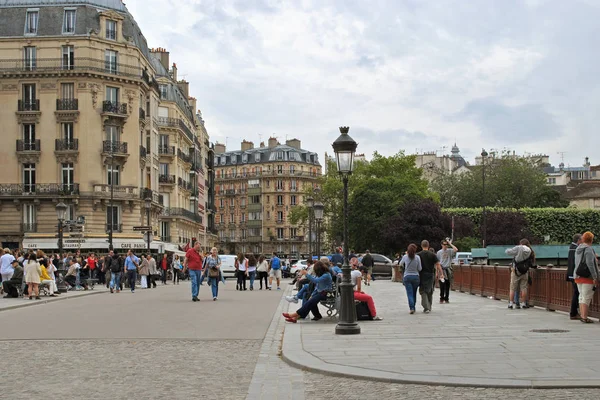 Париж Франция Июня Жители Гости Города Прогуливаются Двойному Мосту Набережной — стоковое фото