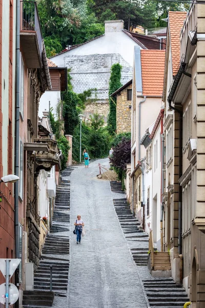 匈牙利布达佩斯 7月4日 2018年7月4日 在布达佩斯多瑙河西岸布达老部分的城市街道之一 — 图库照片