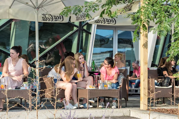 부다페스트 헝가리 테이블에 부다페스트에 다뉴브 제방에서 2018 — 스톡 사진