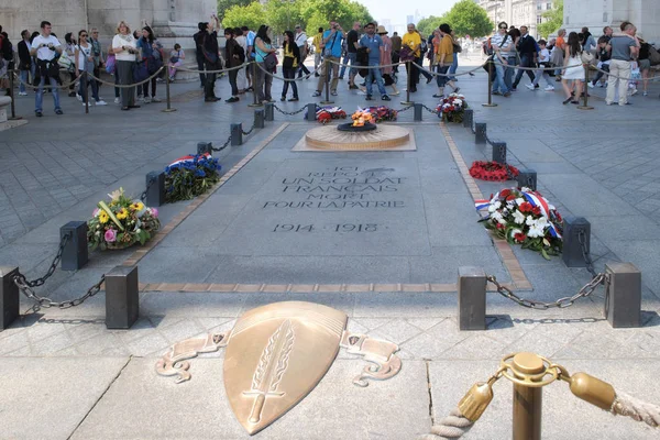 Paris France June Residents Visitors City Tomb Unknown Soldier Arc — Stock Photo, Image