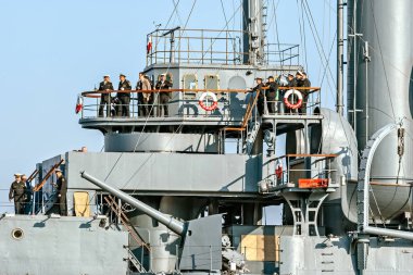 Kruvazör güvertede.