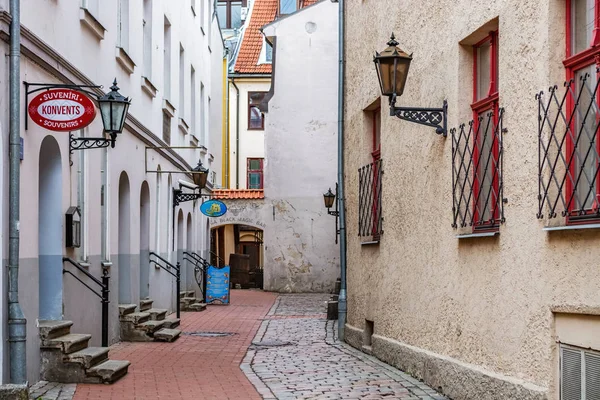 På gatan i gamla Riga. — Stockfoto