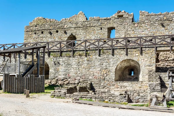 Ruins of the fortress wall. — Stock Photo, Image