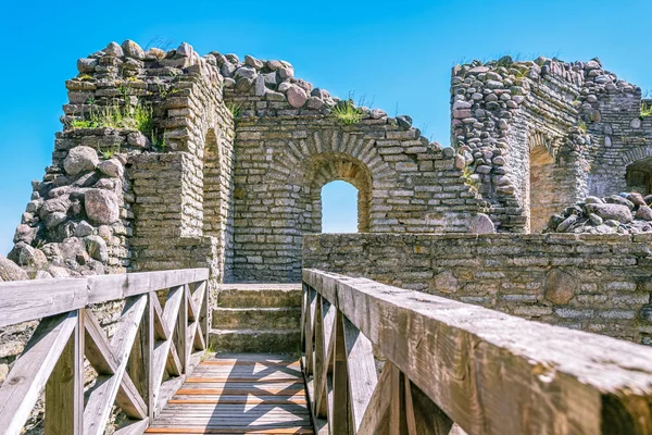 Ruinas de la antigua fortaleza — Foto de Stock