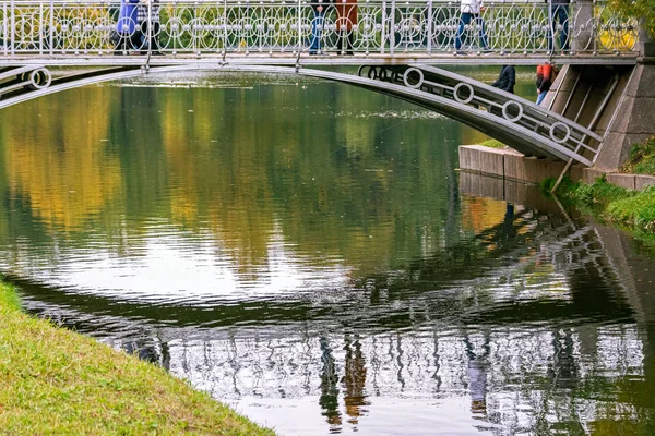 Reflektion i vatten. — Stockfoto