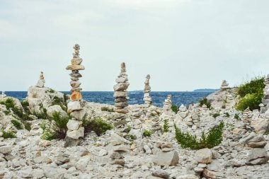 Taş piramitler grubu.