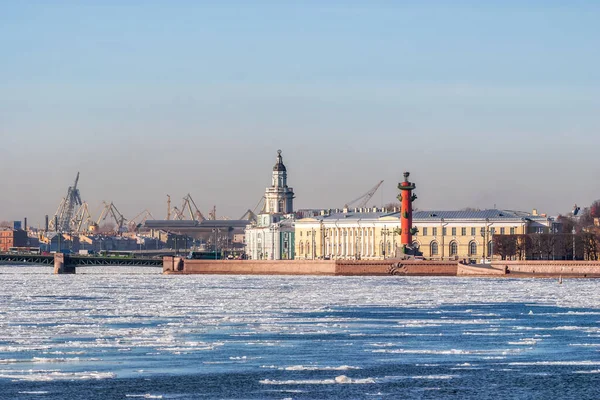 Vista Saliva Isla Vasilyevsky San Petersburgo Brillante Día Marzo Durante —  Fotos de Stock
