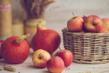  Elma ve kabaklar bir rustik tarzda sonbahar natürmort