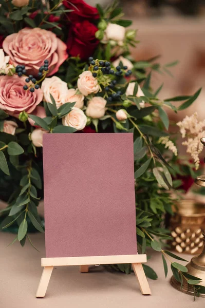 Número de tabla y composición de la flor, espacio de copia — Foto de Stock