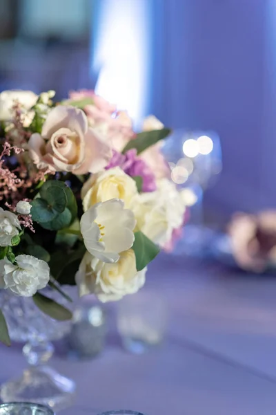 Fundo de casamento elegante com flores — Fotografia de Stock