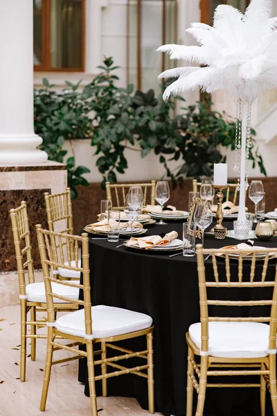 Une partie de la belle conception de la table à manger lors d'un événement important — Photo