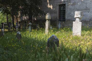 Başka bir gün ölmek, ölüm unutma