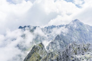 Kayalık dağ manzarası güzel mavi gökyüzü ile. Tatra Milli Parkı, Polonya, Avrupa. Güzellik Dünya.