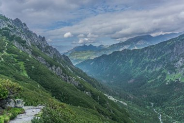 Kayalık dağ manzarası güzel mavi gökyüzü ile. Tatra Milli Parkı, Polonya, Avrupa. Güzellik Dünya.