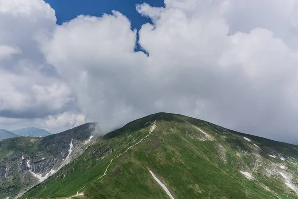 Paisagem Montanhosa Rochosa Com Céu Azul Bonito Parque Nacional Tatra — Fotografia de Stock