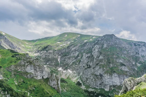 Kayalık dağ manzarası güzel mavi gökyüzü ile. Tatra Milli Parkı, Polonya, Avrupa. Güzellik Dünya.