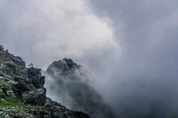 Υπέροχη Θέα Της Οροσειράς Tatra Ομίχλη Εθνικού Πάρκου Τάτρα Πολωνία — Φωτογραφία Αρχείου