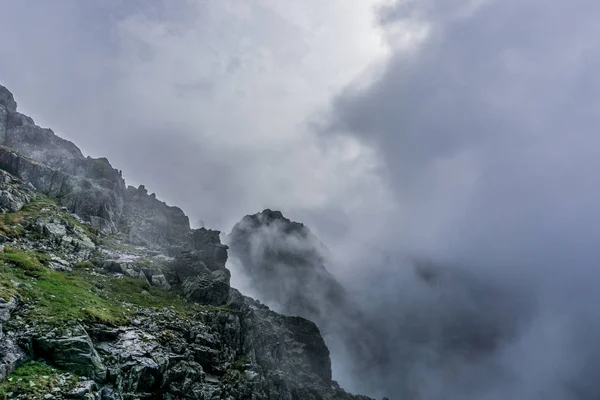 Υπέροχη Θέα Της Οροσειράς Tatra Ομίχλη Εθνικού Πάρκου Τάτρα Πολωνία — Φωτογραφία Αρχείου
