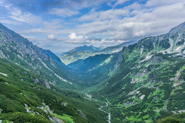 Paisagem Montanhosa Rochosa Com Céu Azul Bonito Parque Nacional Tatra — Fotografia de Stock