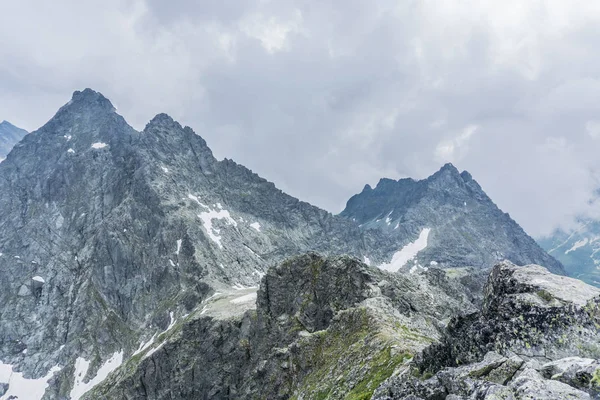 Wspaniały Widok Tatry Mglisty Tatrzański Park Narodowy Polska Europa Dramatyczne — Zdjęcie stockowe