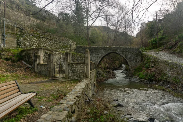 Kalopanagiotis, Nicosia ilçe/Kıbrıs - Şubat 2019: Kalopanayiotis Venedik Bridge'de.