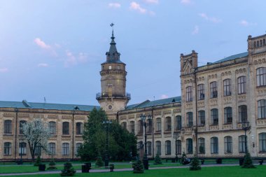 Kiev, Ukrayna - 3 Mayıs 2019: Ukrayna Ulusal Teknik Üniversitesi'nin ana binası Igor Sikorsky Kiev Politeknik Enstitüsü.