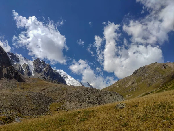 Trans Ili Alatau Cordilheira Sistema Tien Shan Cazaquistão Perto Cidade — Fotografia de Stock