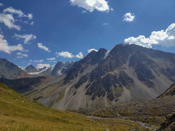 Trans Ili Alatau Cordilheira Sistema Tien Shan Cazaquistão Perto Cidade — Fotografia de Stock