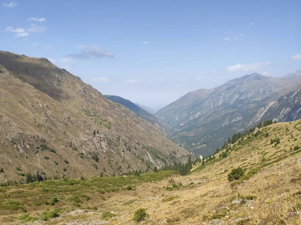 Trans Ili Alatau Cordilheira Sistema Tien Shan Cazaquistão Perto Cidade — Fotografia de Stock