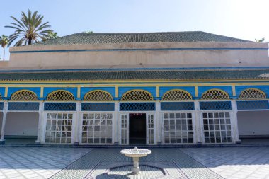 Ouarzazat, Fas - 11 Mart 2020: Ouarzazat 'taki bir Fas pazarından baharatlar ve bitkiler