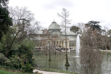 MADRID, SPAIN - Mart 12020: Kristal Saray 'ın El Retiro Parkı' nın iç manzarası