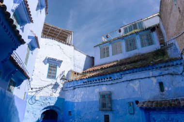 Chefchaouen, Fas - 3 Mart 2020: Fas, Kuzey Afrika 'daki Chefchaouen şehrinin güzel mavi medina' sı