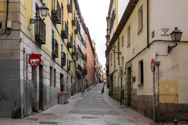 Madrid Spain Лютого 2020 Стара Вузька Вулиця Мадриді Іспанія Старий — стокове фото