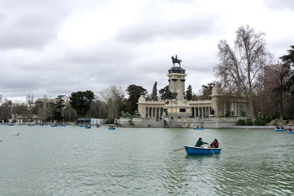 Мадрид Іспанія Березня 2020 Художнє Озеро Пам Ятник Альфонсо Xii — стокове фото