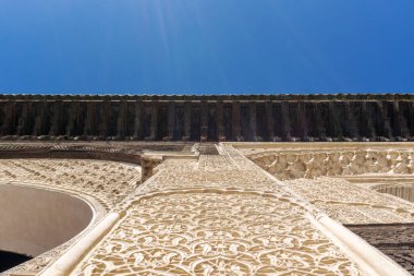 Madrasa Bou Inania Kur 'an Okulu' ndaki duvar dekorasyonlarının ayrıntıları