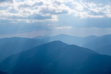 Karpatya ekosisteminin manzarası. Gorgany Bölgesi, Ukrayna. Gorgany Doğa Koruma Alanı eşsiz bir Karpatlar dağlık bölgesidir..